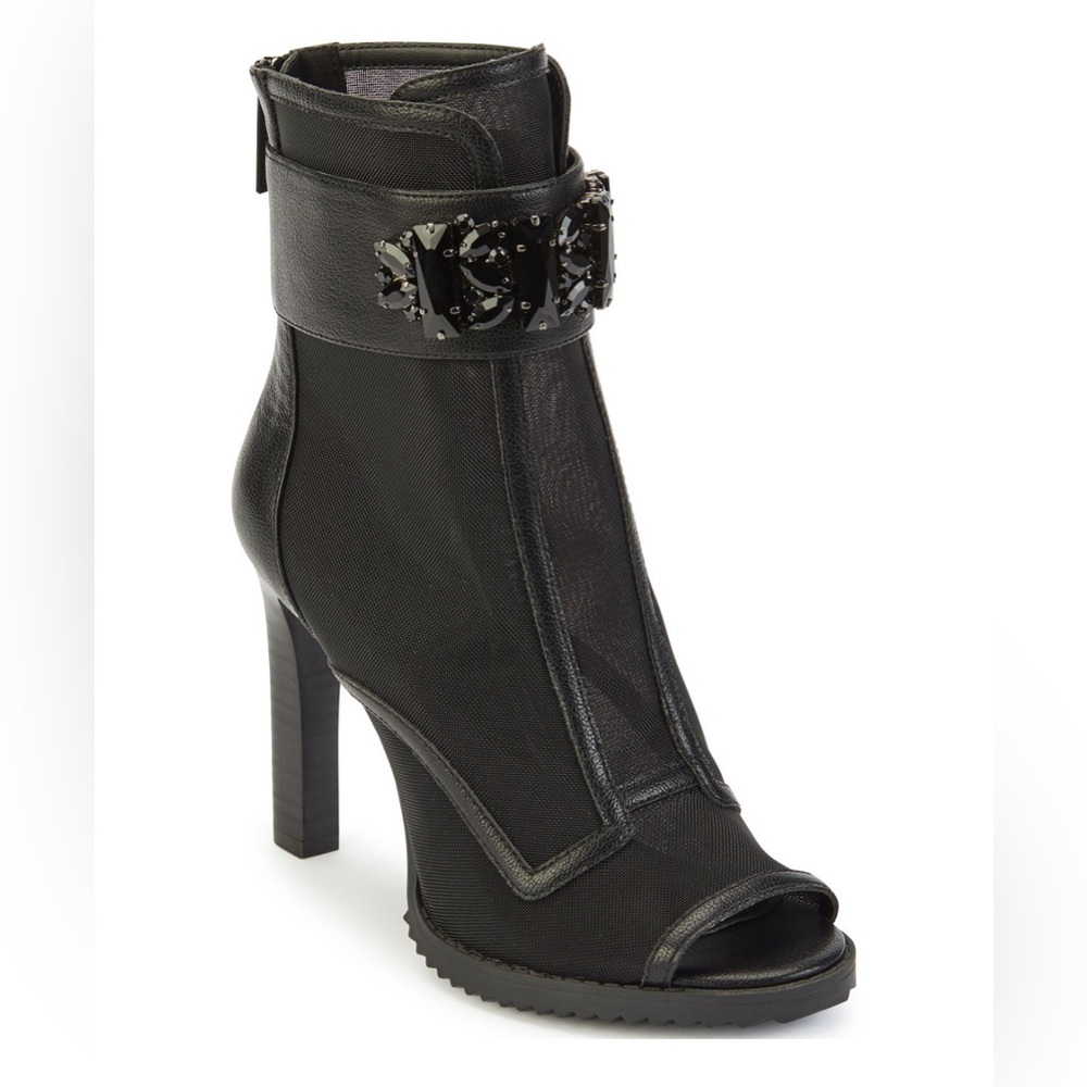 KARL LAGERFELD PARIS
Blayze Lug Sole Booties